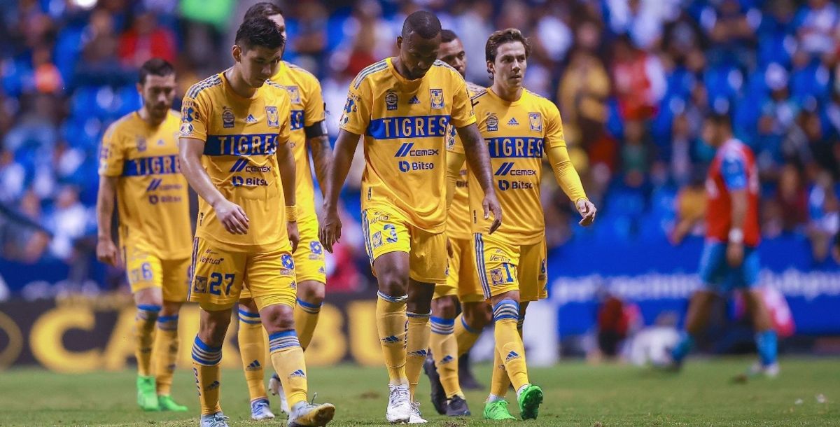 Liga MX Tigres no pudo en Puebla cayó 21 con dos expulsados.