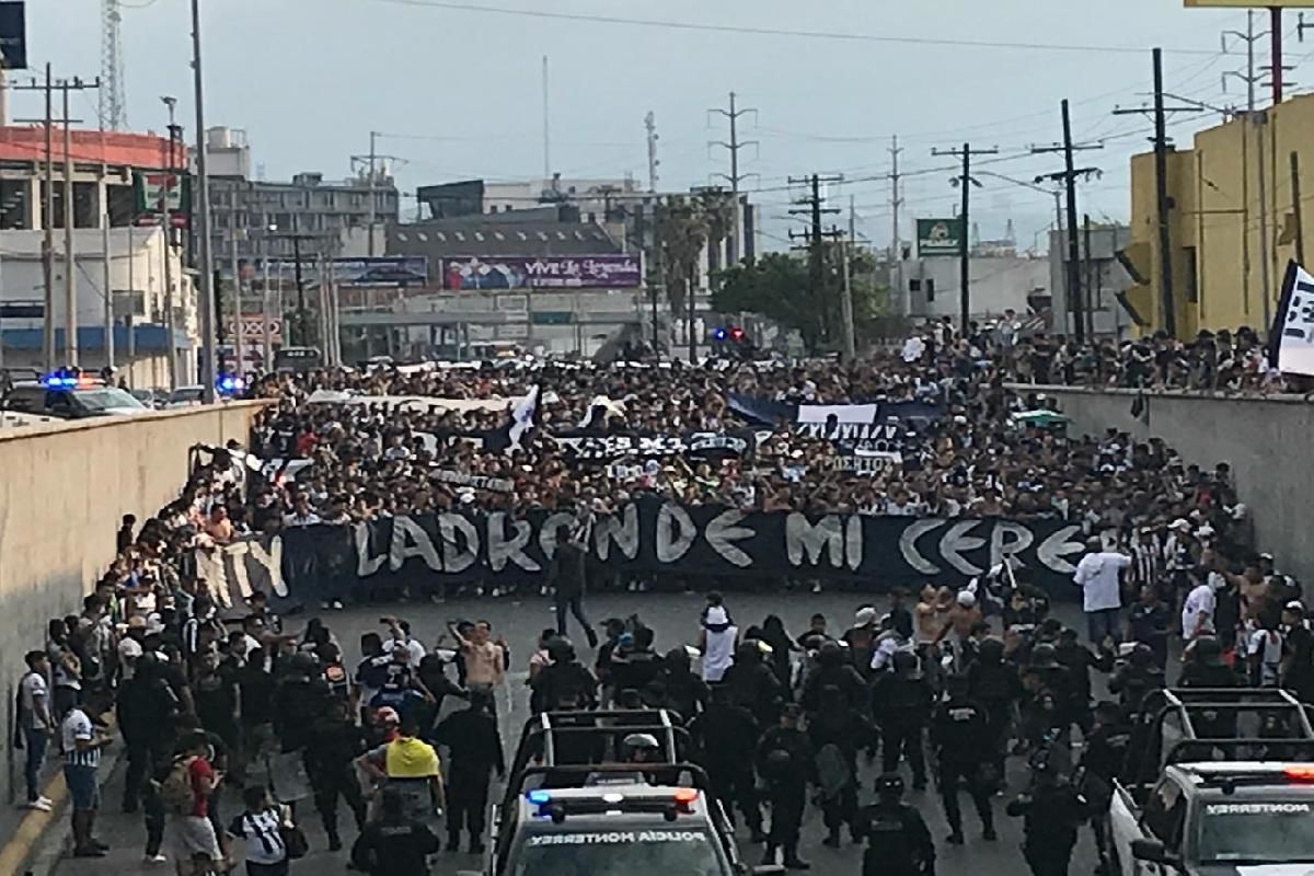 Ya va la caravana